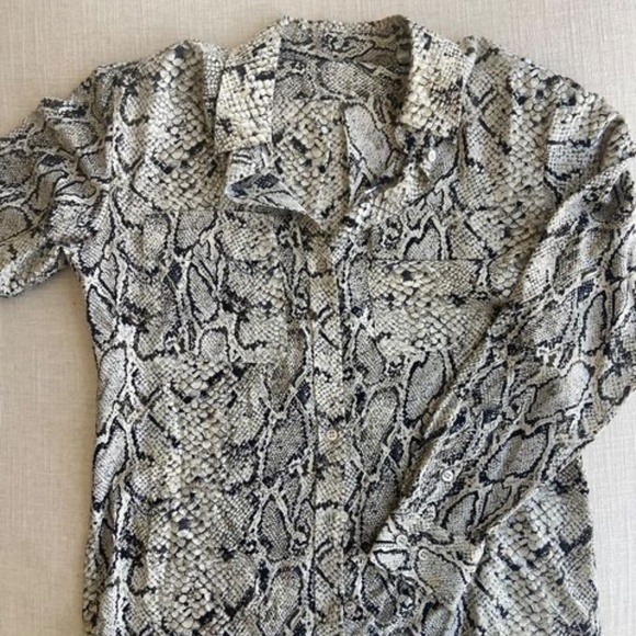 Equipment Slim Signature Snake Effect Print - Picture 1 of 3